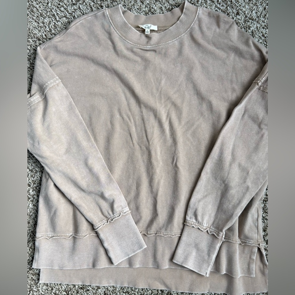 Easel light weight pull over NWOT